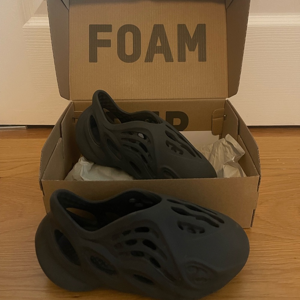 Yeezy Foam youth black shoe size 11